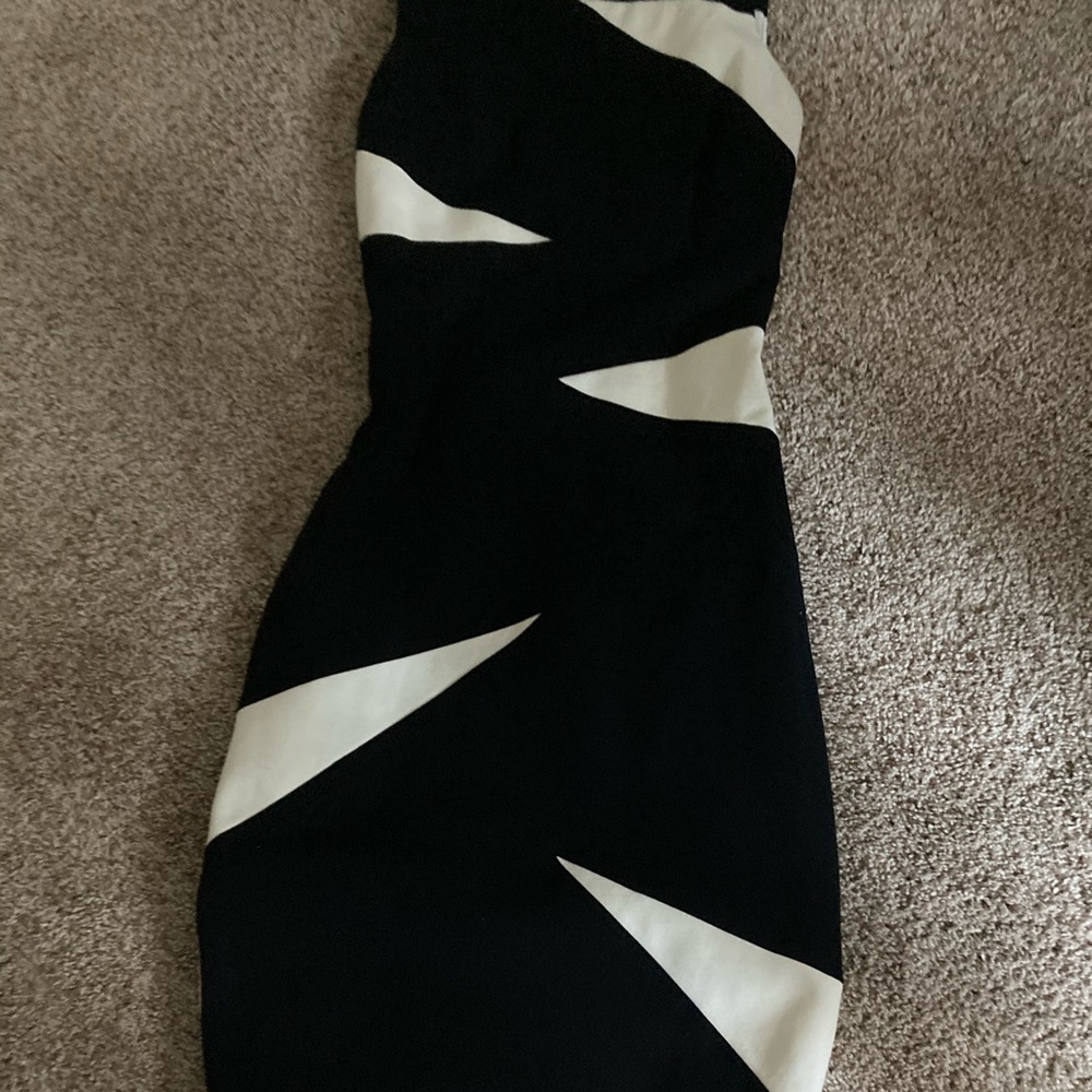 Cache dress - Picture 2 of 4